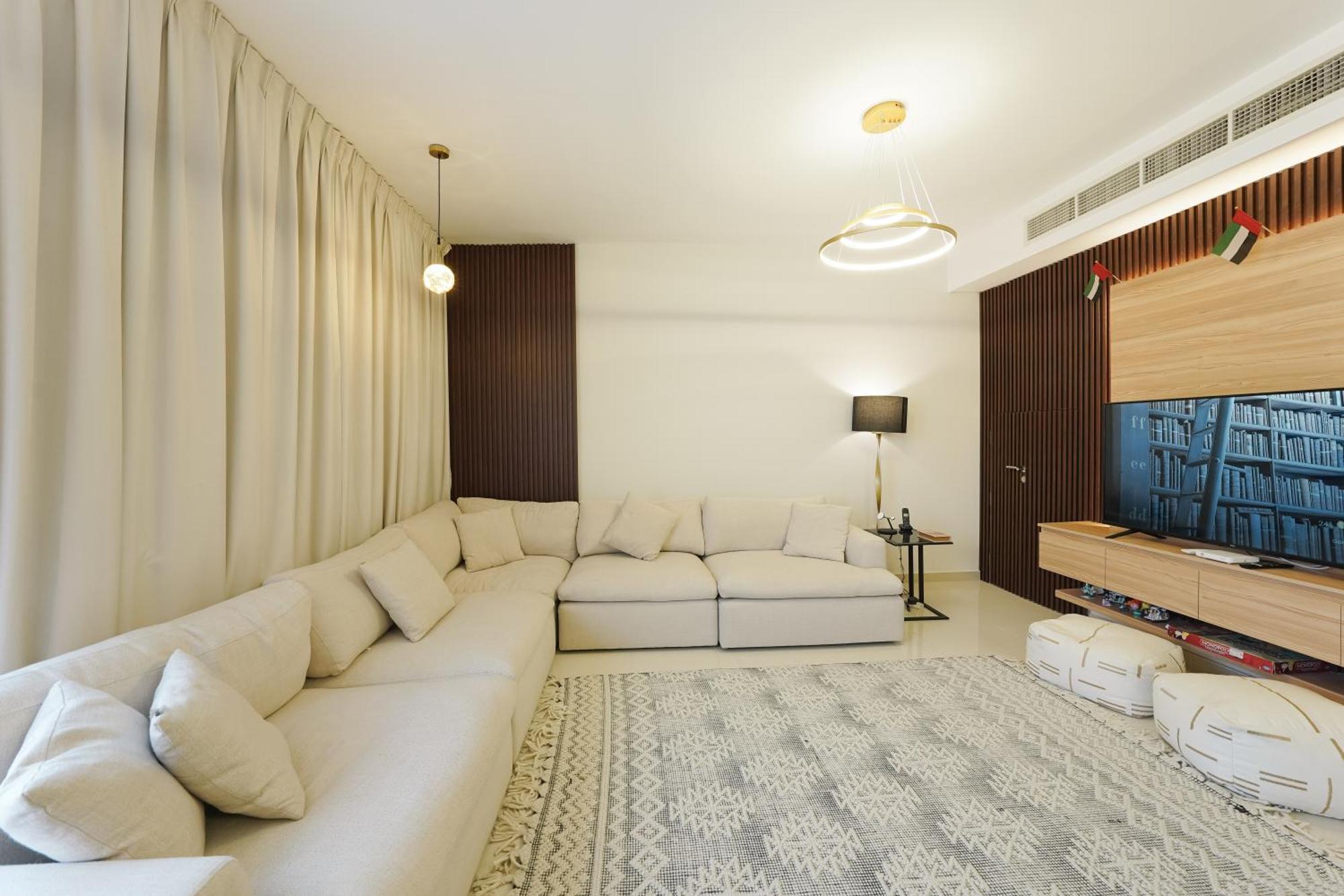 Villa Modern Private & Secure Damac Hills 2